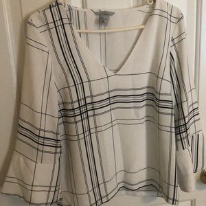 Geometric blouse with split sleeve